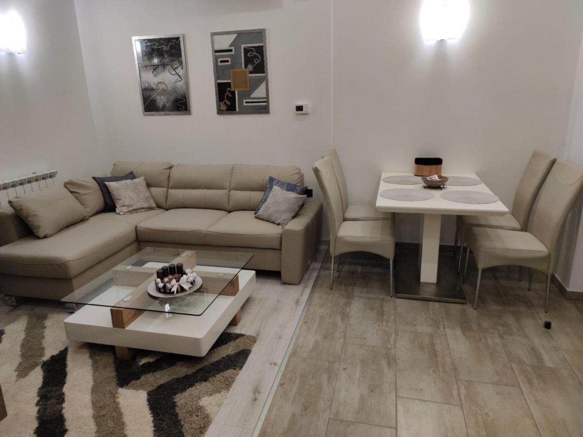 Battistutti - Free Private Parking Apartment *